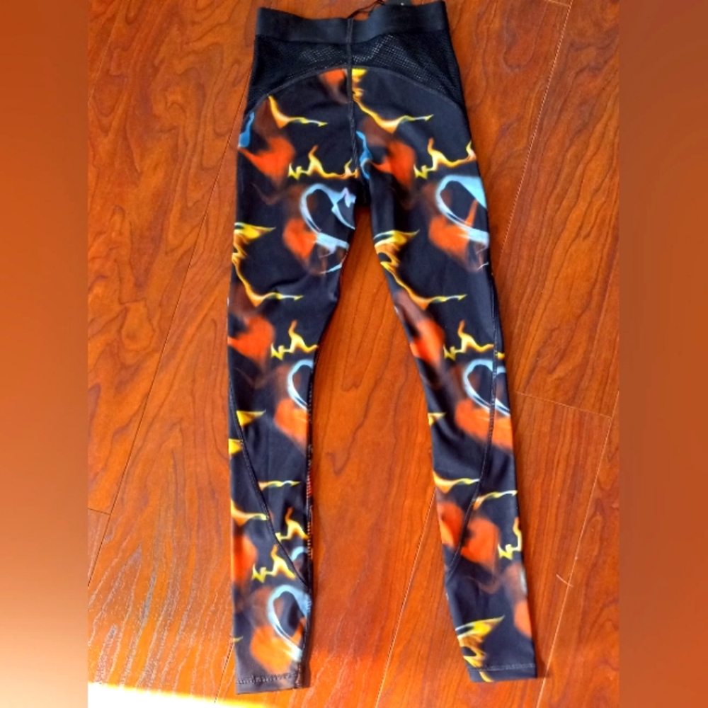 NWOT SAVAGE X FENTY WOMENS  " UP IN FLAMES " LEGGINGS